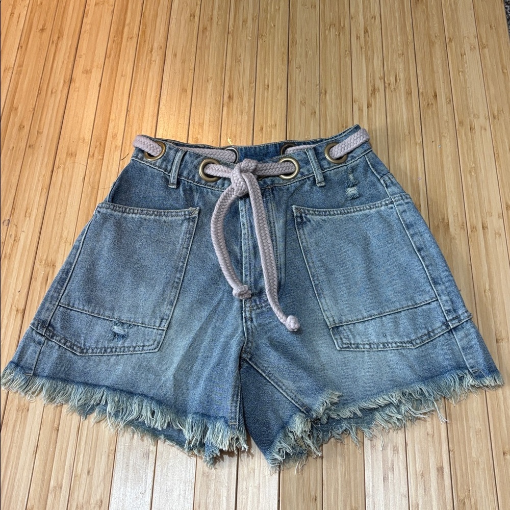 Denim shorts. NWT. Size S. Rope belt. Button fly. Light wash. Fringe hem.